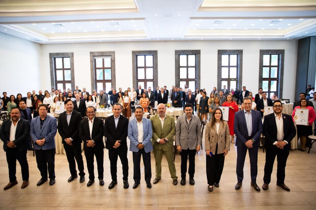 Entregan 28 Distintivos Anticorrupción a empresas de San Juan del Río