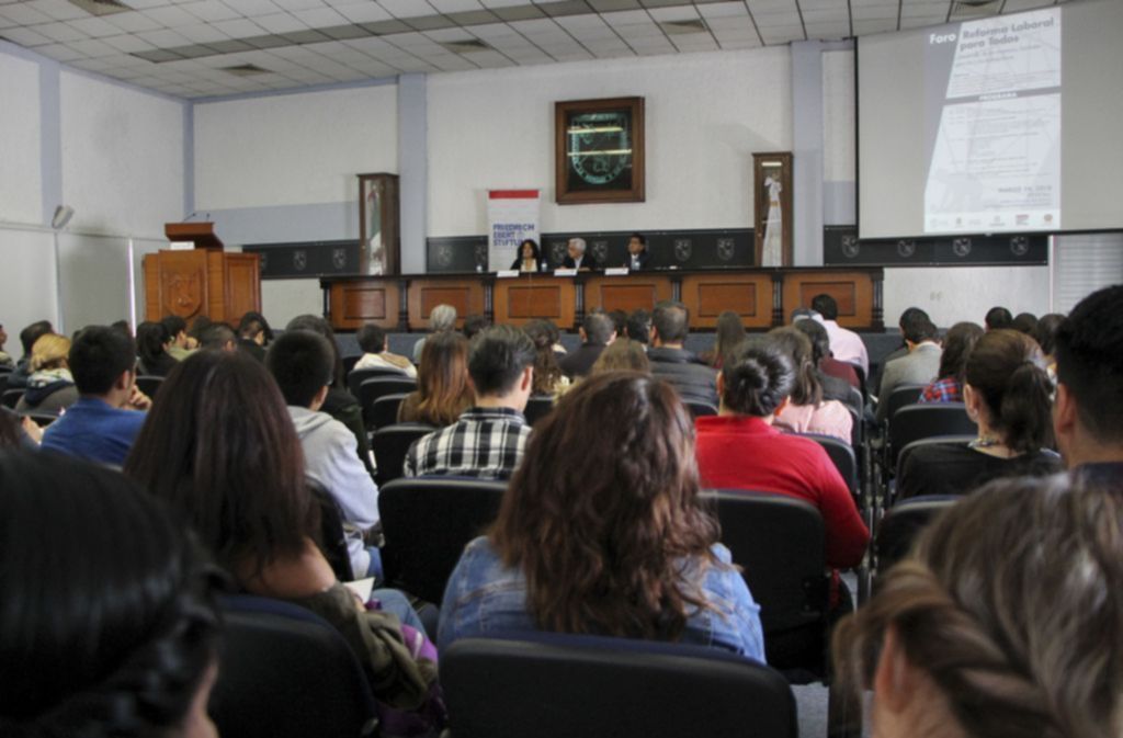 Expertos analizan en la UAQ la necesidad de contar   con una Reforma Laboral secundaria